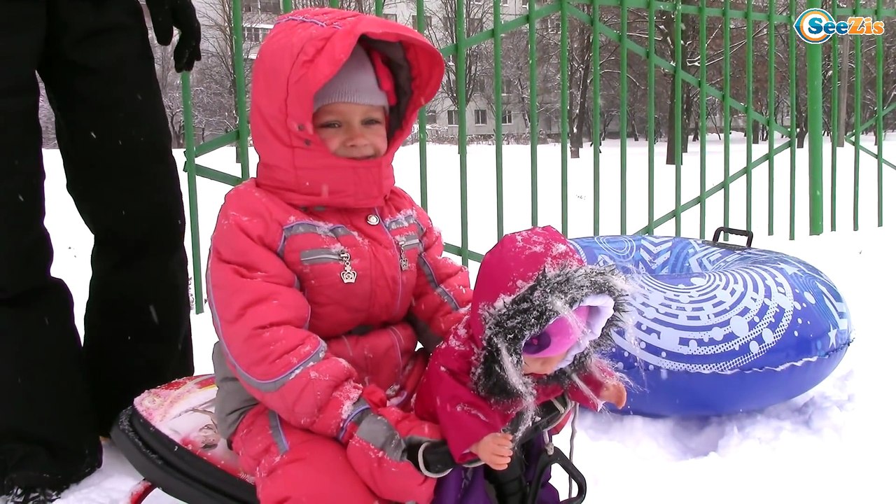 Baby Riding a Roller Coaster.  Катаемся с Горки Развлечения для детей Ярослава. Видео для детей