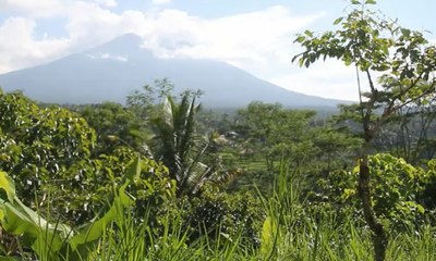 Video herunterladen: Aktivitas Kegempaan Gunung Agung Menurun