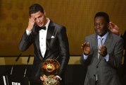 Dünyaca Ünlü Futbolcu Ronaldo, Ballon d'Or Ödülünü Sattı