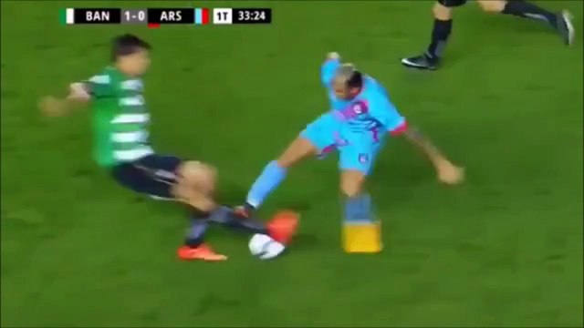 Un tacle terrible de Rodrigo Contreras sur Renato Civelli en argentine...