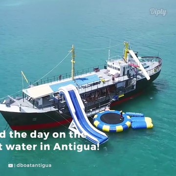 Ce bateau est en fait un parc d'attraction avec toboggans, plongeoirs et autres jeux incroyables