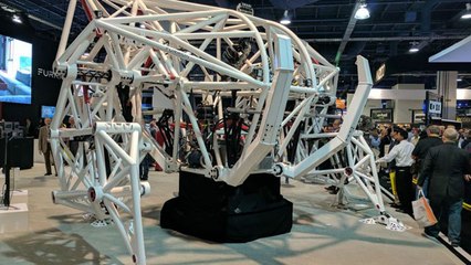 Prosthesis bot أضخم روبوت صامت ومتنقل