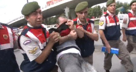 250 Kişiyi Çarptı, Yakalanınca Gazeteciye Tekme Attı