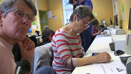 Seniors de Montbrison découvrent les tablettes 📱