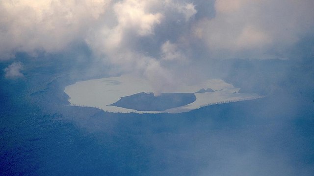 Erupção vulcânica iminente obriga a evacuação
