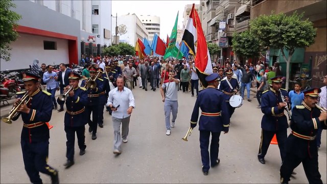محافظ المنوفية ومدير الأمن يضعان إكليل الزهور على النصب التذكارى إحتفالا بذكرى إنتصارات أكتوبر المجيدة