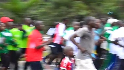 Kigali)- Binlerce Ruandalı 'Otomobilsiz Kent Günü'ne Katıldı