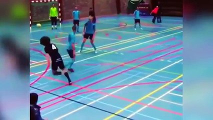 FUNNY SOCCER FOOTBALL VINES ● Goals l Skills l Fails 2017