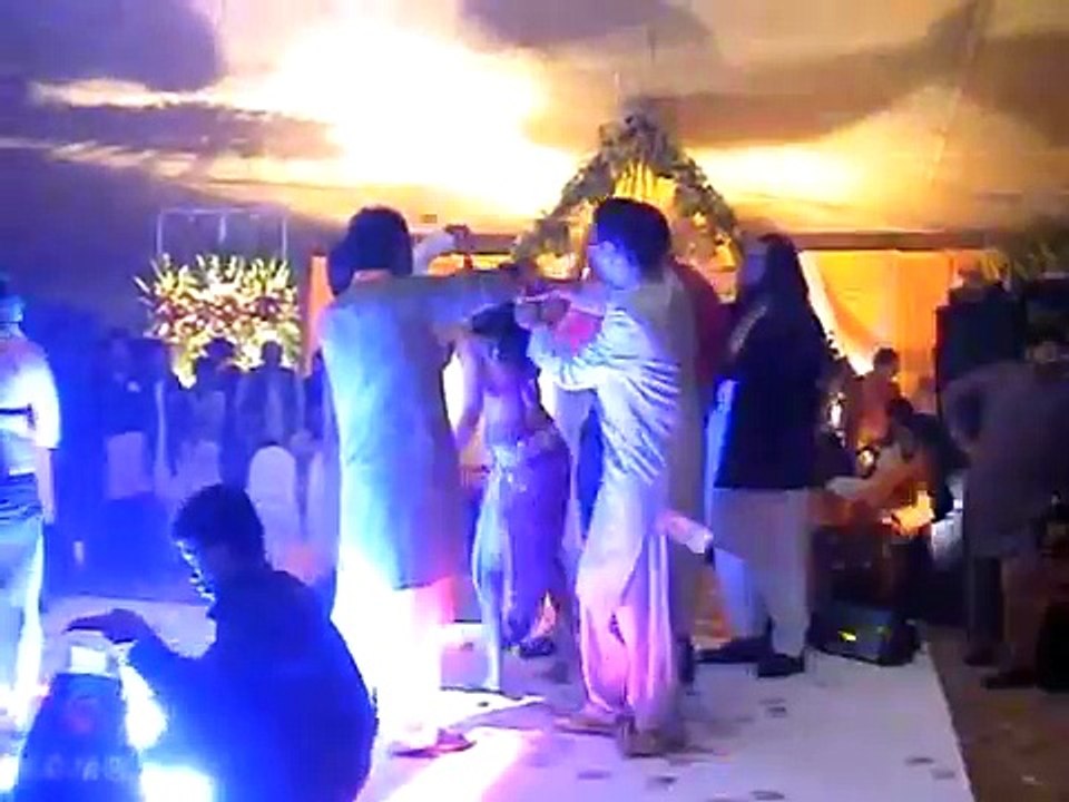Mujra in VIP Style (PART 2)-patry dance