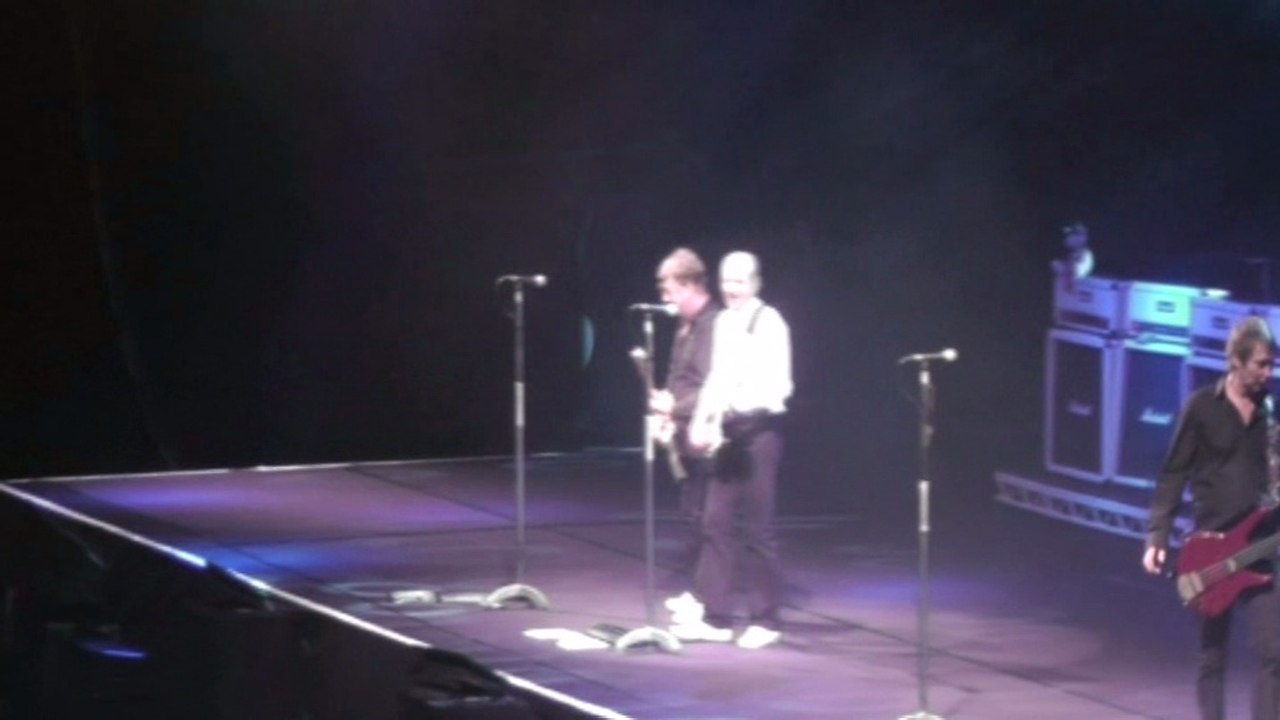 Status Quo Live - Walking In A Winter Wonderland,Rockin Around The Christmas Tree,It's Chrismas Time - O2 Arena,London 16-12 2012