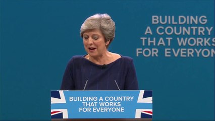 Theresa May interrompue par un comédien en plein congrès