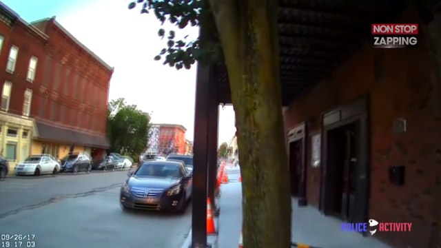 Un policier tire sur un braqueur puis se rend compte qu’il s’agit d’un acteur en tournage (Vidéo)