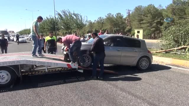 Kontrolden Çıkan Otomobil Refüje Çarptı: 1 Yaralı