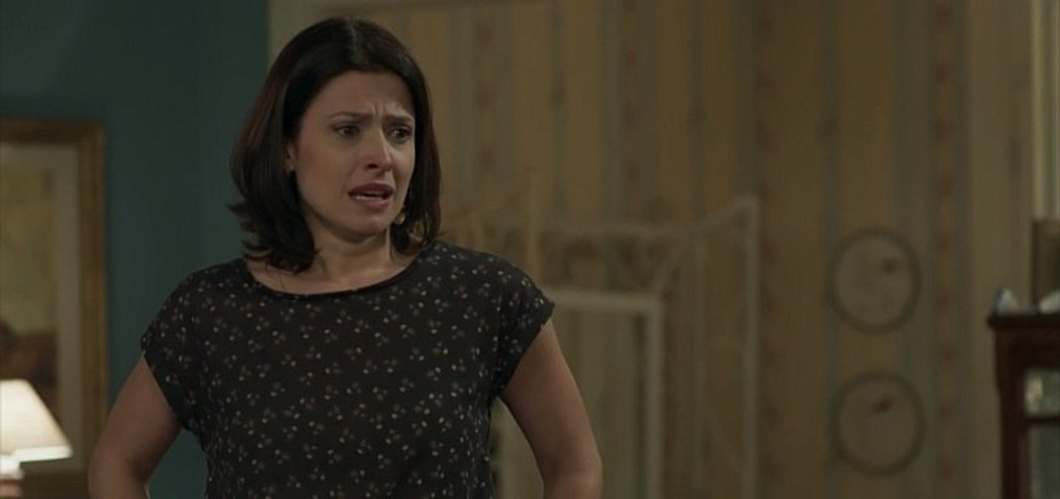 Pega Pega - Vítima de armação, Cíntia é presa por roubo de dólares