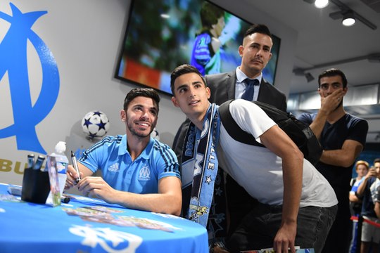 La séance de dédicace des 4 Olympiens à l'Orange Vélodrome