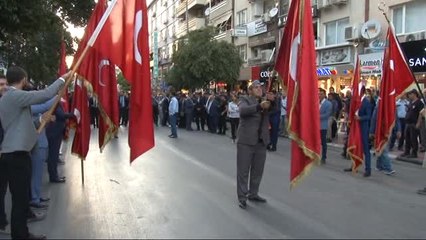 Bahçeli'ye Kılıç Hediye Edildi