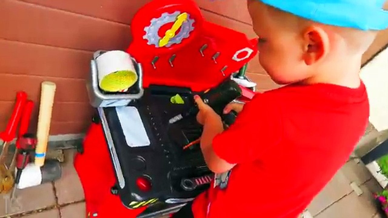 THOMAS BAD BABY changing wheel on MOMs CAR ride on POWER WHEEL BMW X6