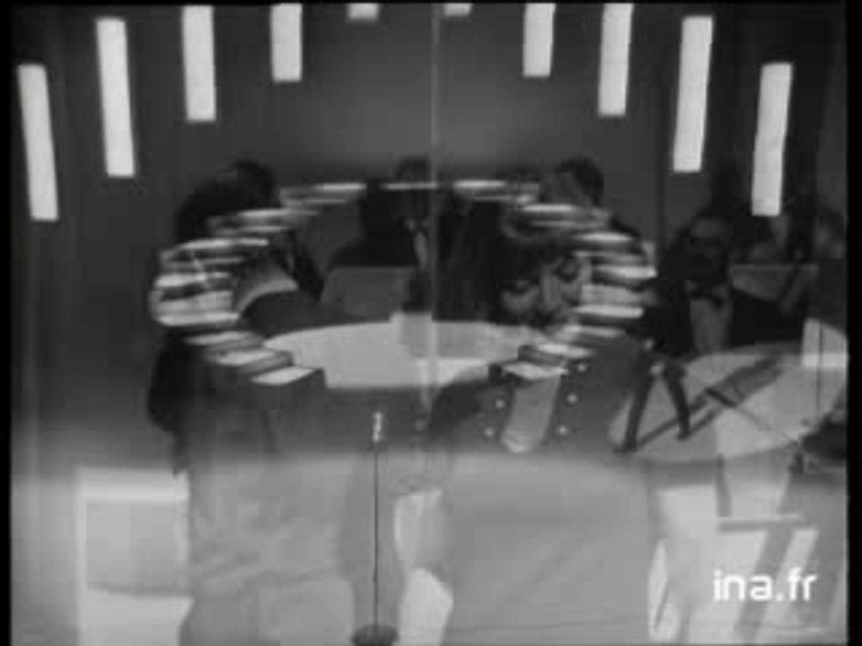 Jacques Dutronc "Il est cinq heures Paris s'éveille"