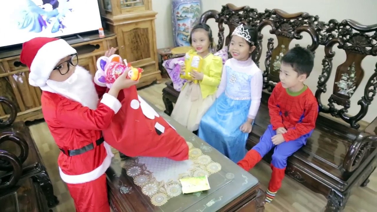 Frozen Elsa vs Spiderman