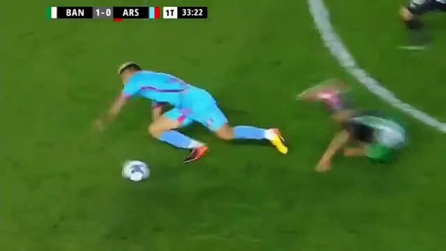 Argentine le tacle horrible de Rodrigo Contreras sur Renato Civelli !