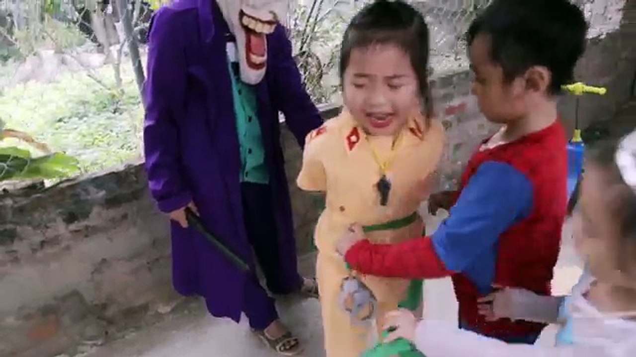 Frozen Elsa vs Spiderman