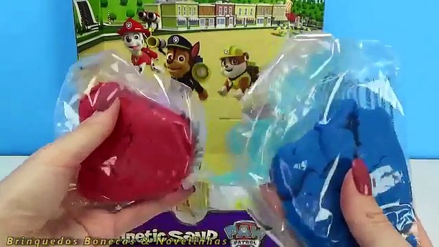 Dora Aventureira Baby e Masha brincam com areia massinha kinetic sand Patrulha Canina Paw Patrol