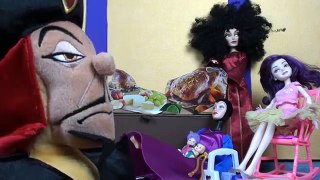 MAL PREGNANT 3: Mal and Bens thanksgiving #2 Maleficent Bad Baby Descendants Frozen Toys In Action