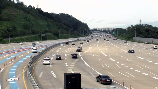 고속도로 소통 원활...오전 9시 정체 시작 / YTN