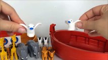 Barco playmobil de Noe |animales de juguete|video en español