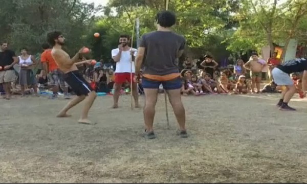 Jugglers Berkumpul di Festival Juggling di Turki