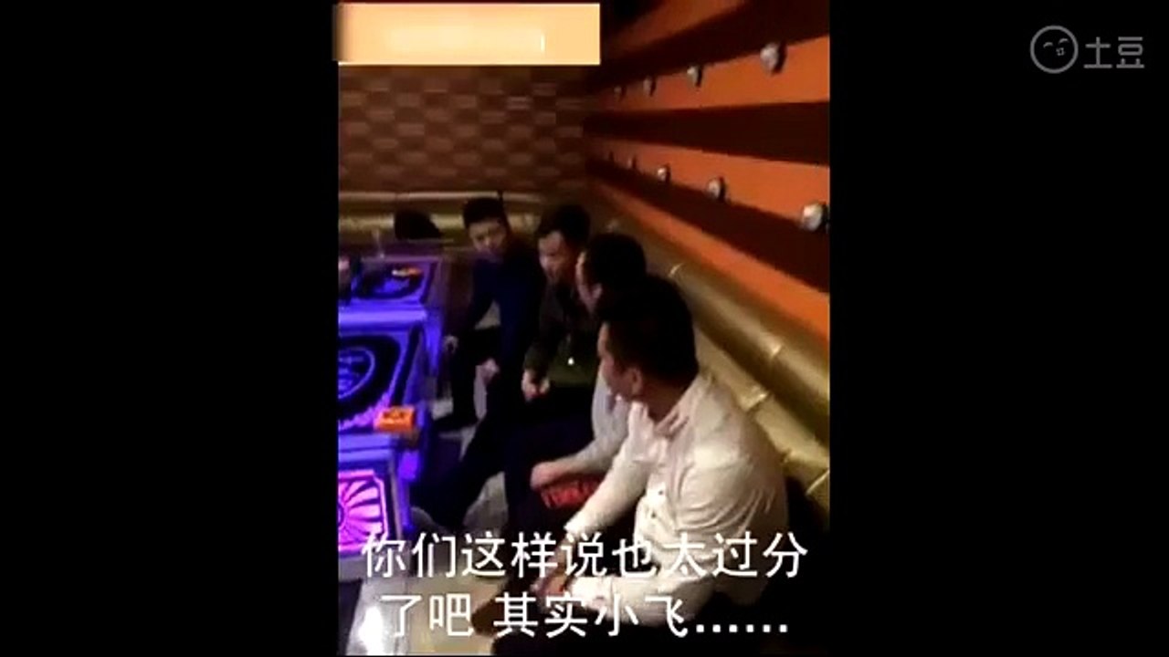 亿万资产老总扮成捡破烂的回公司 却被门口的势利保安给赶了出来