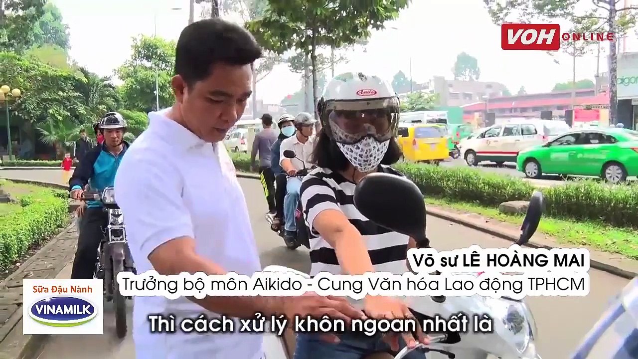 How to react to bag snatching while you’re driving