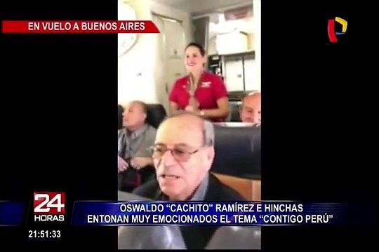 'Cachito' Ramírez canta 'Contigo Perú' en avión rumbo a Buenos Aires