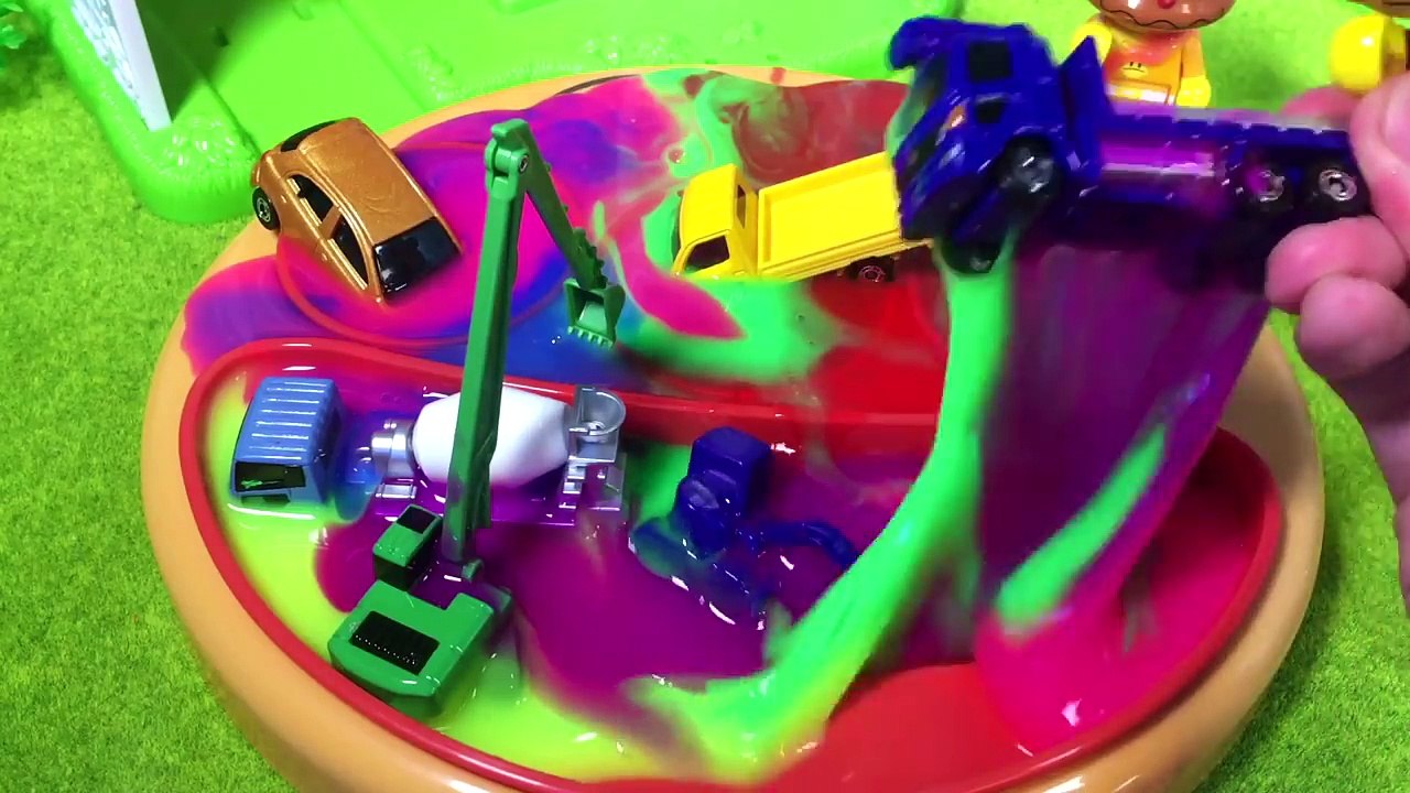 アンパンマン おもちゃ はたらくくるま トミカの建設車両 緊急車両まとめ⭐ショベルカー ブルドーザー ユンボ ダンプカー クレーン車 ミキサー車 救急車 パトカー❤️子供向け アニメ