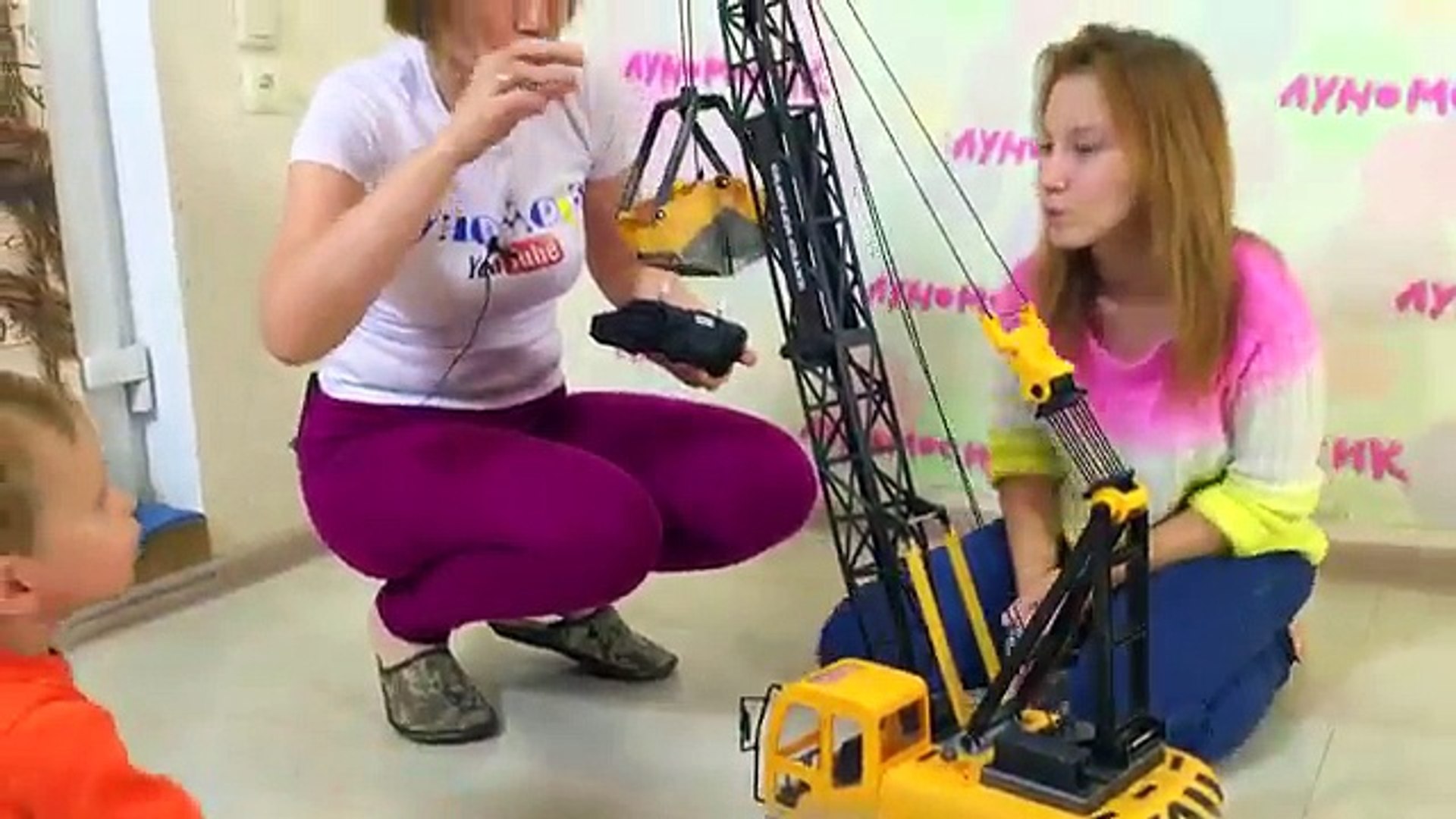 ⁣ОГРОМНЫЙ ГУСЕНИЧНЫЙ ТРАКТОР Hobby Engine на радиоуправлении точная копия 1:12 / CRAWLER CRANE