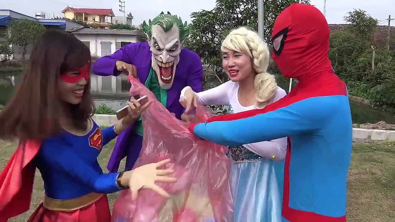 Homem Aranha e Elsa congelada Balão Nádega Jogo Palhaço Super heróis Surprise Eggs Toys Funny