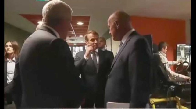 Au lieu de foutre le bordel, certains feraient bien de regarder pour avoir des postes la sortie polémique de Macron