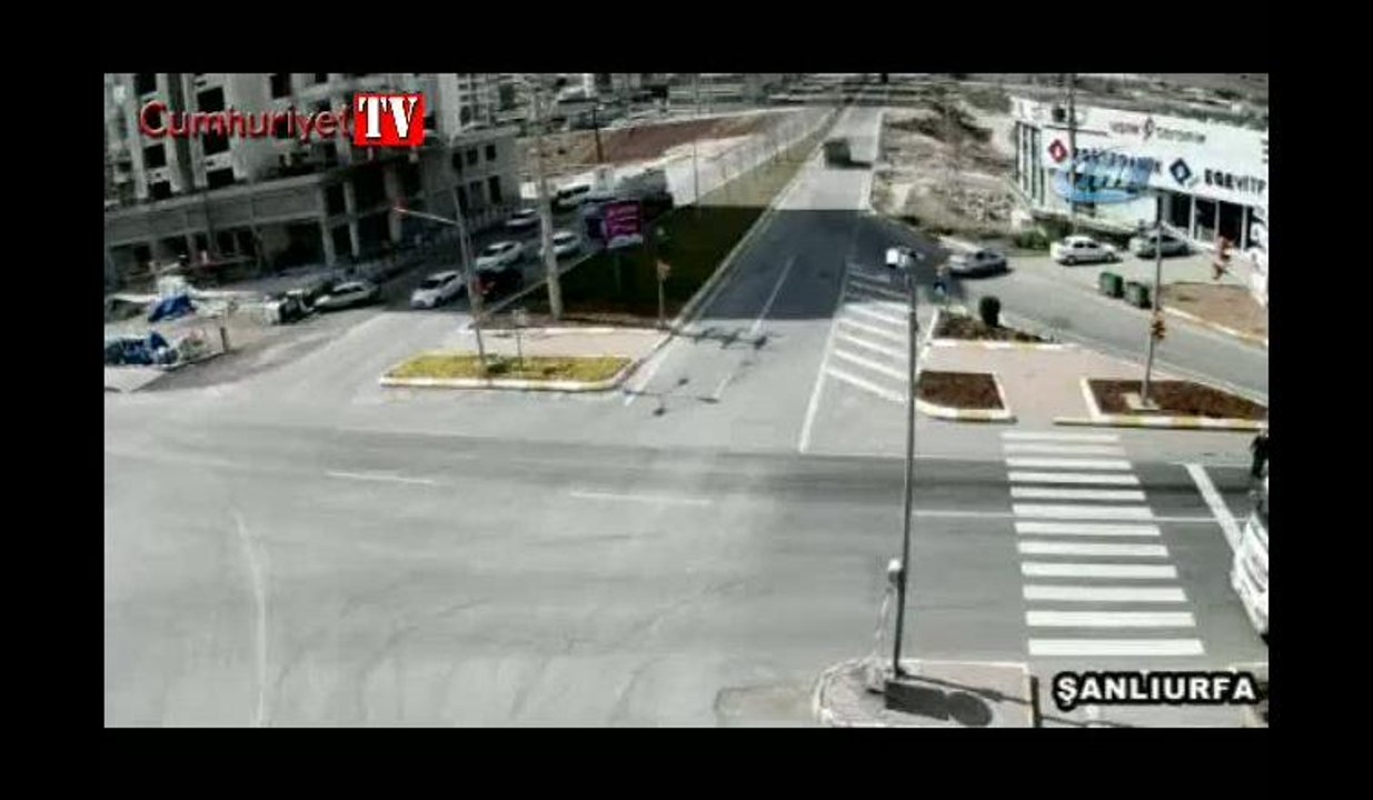 Kahreden kaza anı kamerada: Kamyon yaşlı adamı ezdi