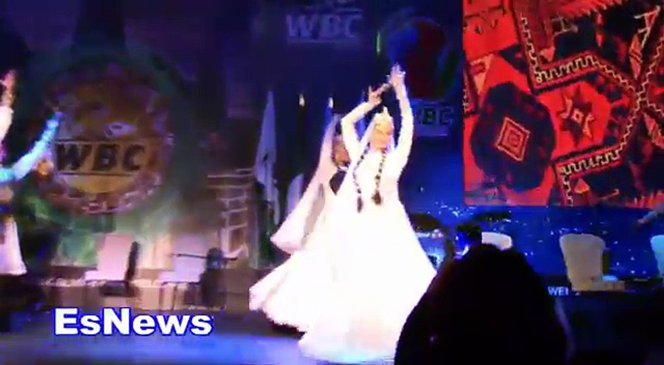 Beautiful dancers in Baku azerbaijan WBC boxing event - EsNews Boxing-NmTxihpoEF0