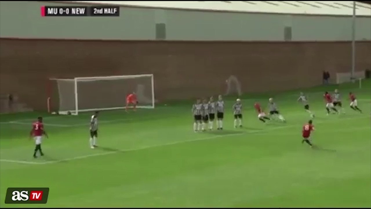 Le magnifique coup-franc de la nouvelle pépite de MU