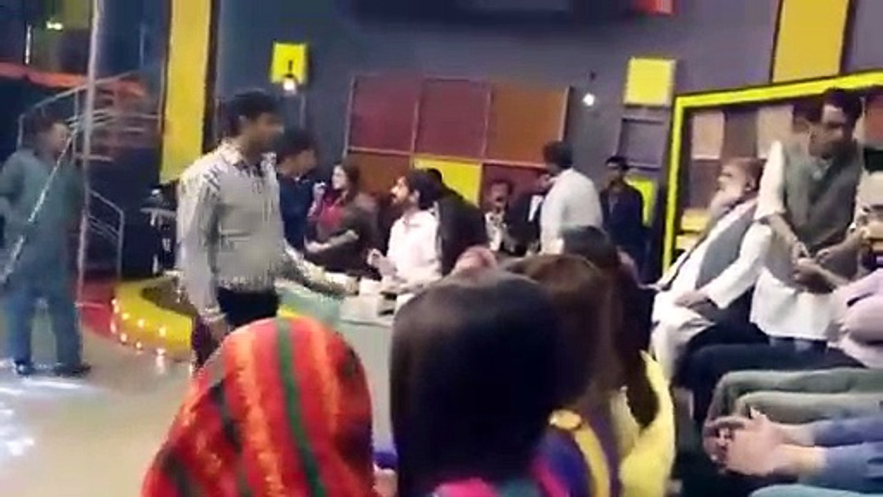 Behind Scene of Khabarnaak Set Before shooting