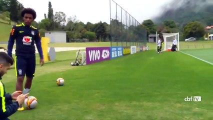 Olha o que Neymar e Willian fizeram no treino da Seleção Brasileira