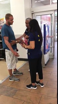 Pardonné par la sécu du supermarché après avoir tenté de voler de la viande pour manger...
