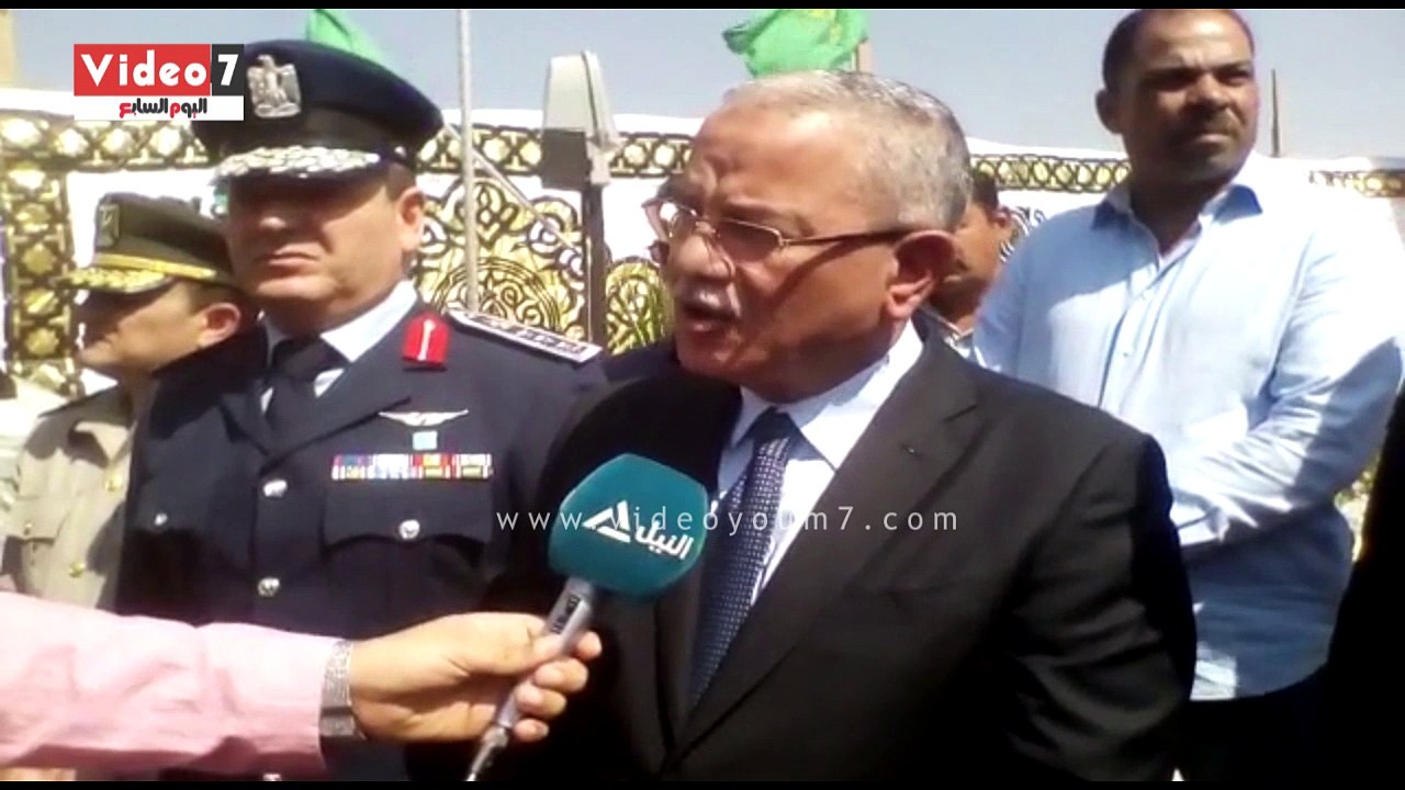 محافظ المنيا يضع اكليل الزهور على قبر الجندى المجهول