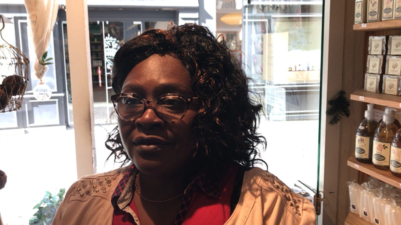 Un homme fait irruption avec une arme église Sainte-Croix: une femme témoigne