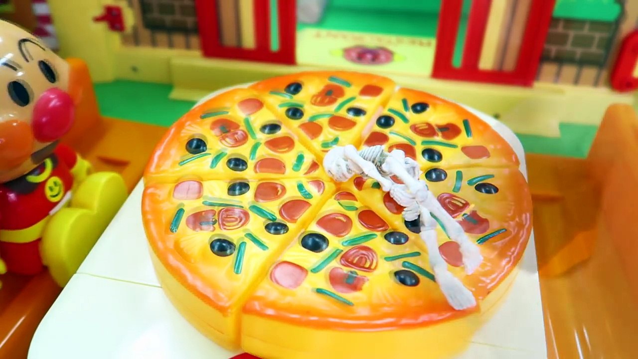 アンパンマンレストラン ガイコツちゃん ピザ食べよう 変身 ばいきんまん Anpanman Restaurant おもちゃ アニメ