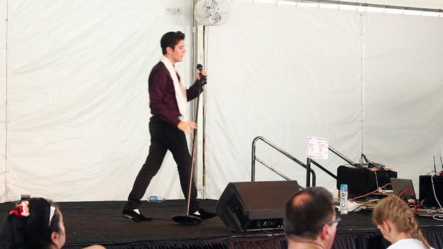 Moses Snow sings 'Paralyzed' Elvis Week 2017