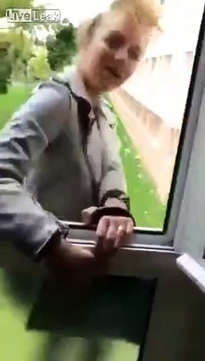 Elle se fait jeter de la fenêtre par son ami ! WTF