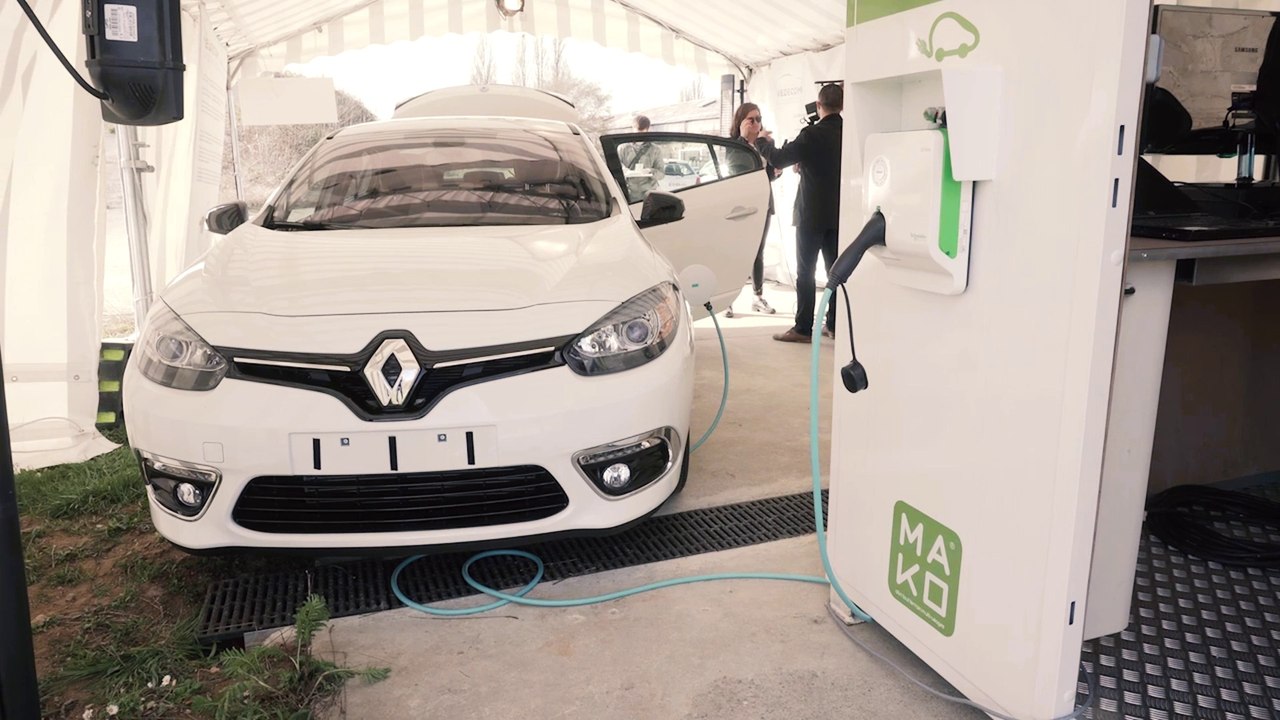 Elisabeth BORNE et Maros ŠEFCOVIC visitent le centre de recherche et d'innovation Vedecom
