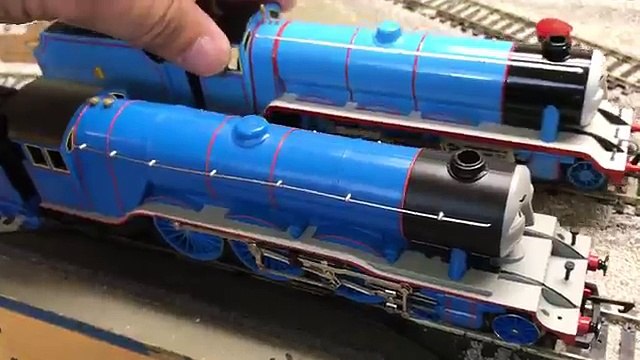 GORDON THE BIG ENGINE OO GAUGE HORNBY vs HO SCALE BACHMANN - Thomas and Friends Trains